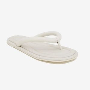New Splendid Crissy ivory leather puffy flip flop sandal - size 9.5